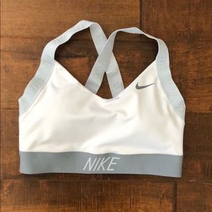NIKE WOMANS SPORTS BRA | sz: SMALL|